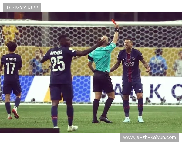 巴黎圣日耳曼弧顶传中制造门前混乱